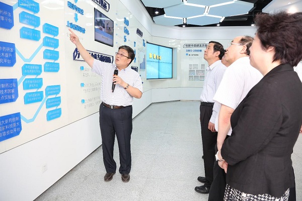 省人大常委会副主任史和平一行莅临mg冰球突破药业考察调研