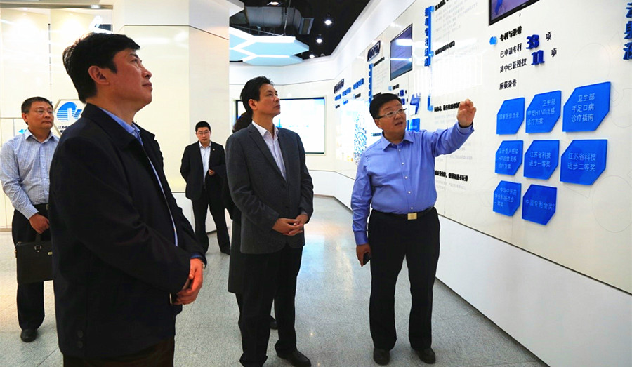 连云港市检察院宋祥林检察长一行莅临mg冰球突破药业考察调研