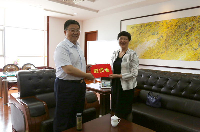 市科协主席许东方一行走访慰问mg冰球突破药业优秀科技企业家肖伟董事长